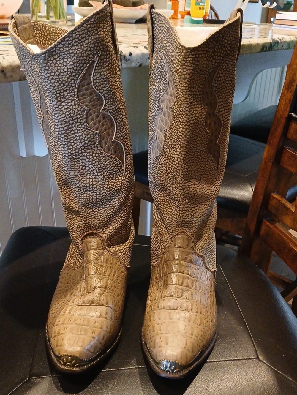 dingo Taupe Croc-Pattern Pull On Boot size 7.5